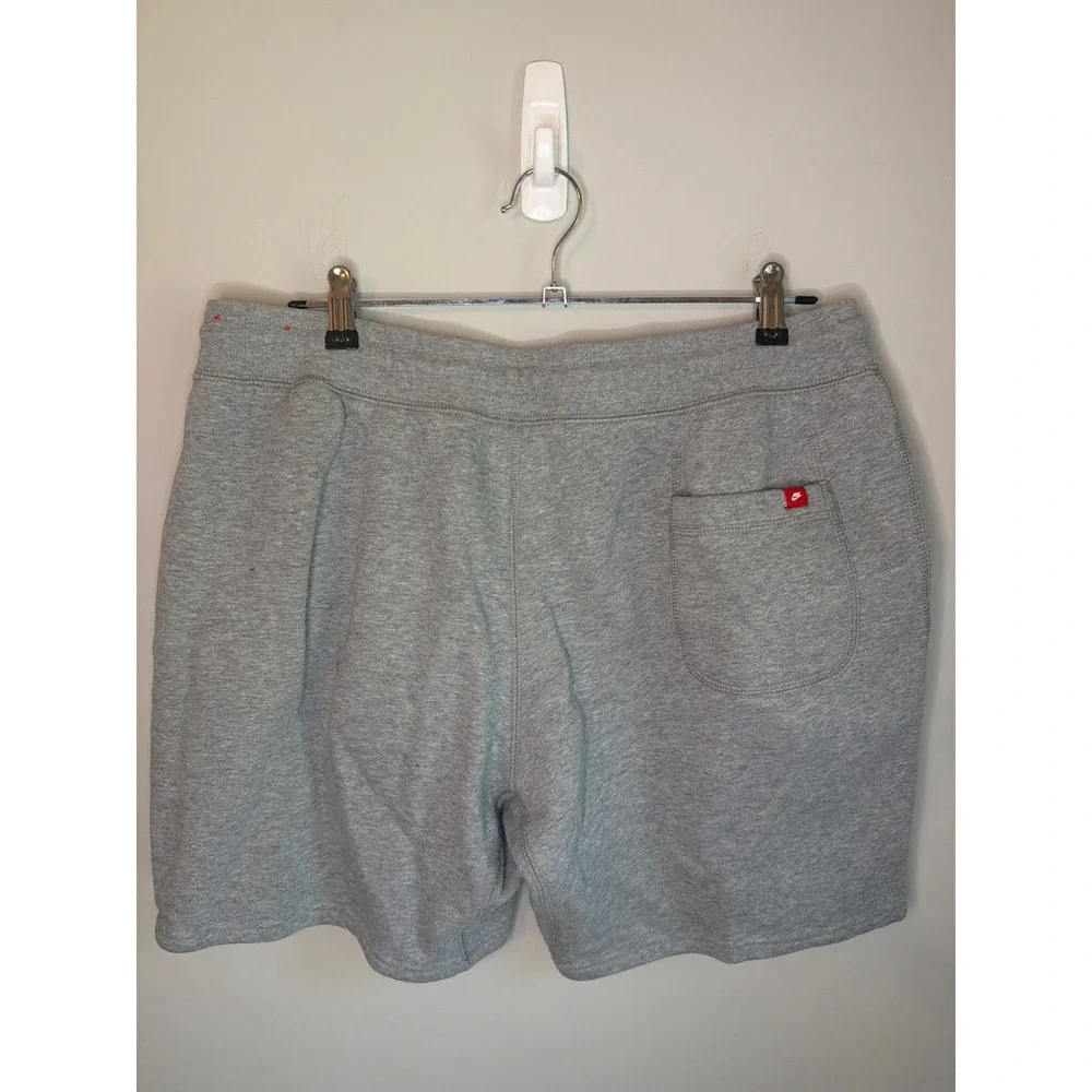 Nike sportswear club